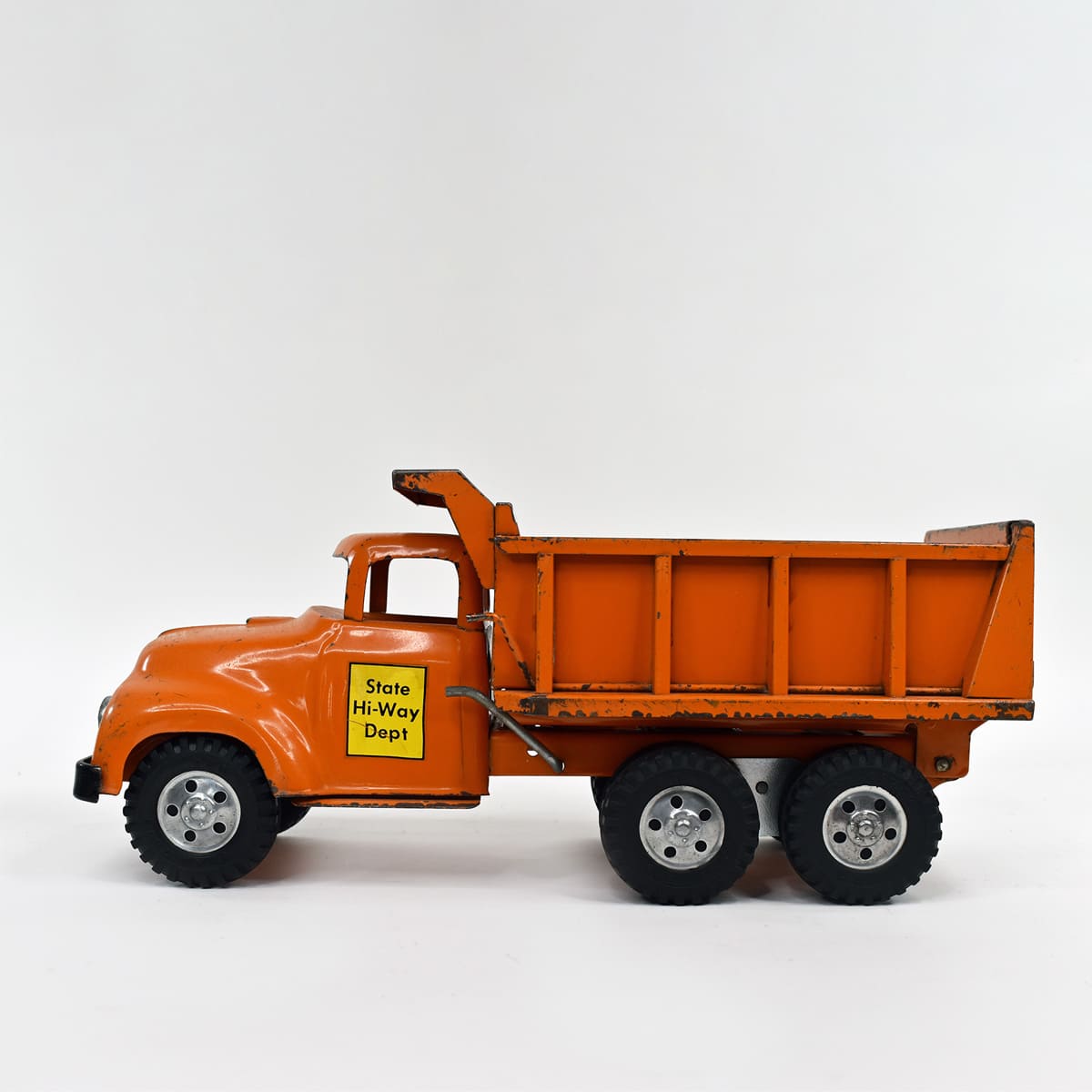 Big best sale tonka trucks